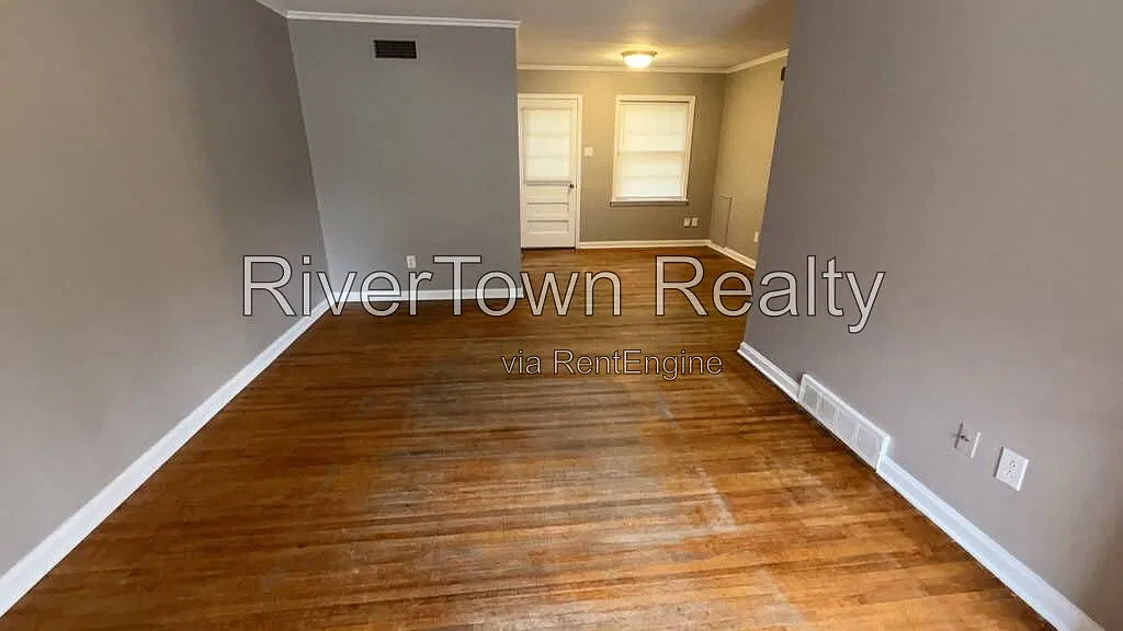 3 bed, 1.0 bath, 995 sqft, $1,095 — Photo 3