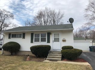 2925 Navaho Rd, Waukegan, IL 60087