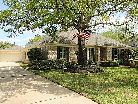 3rd image of 15602 Autumnbrook Dr