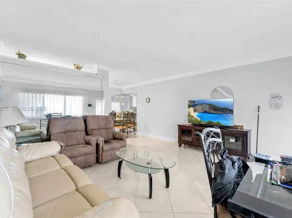 900 Atlantic Shores Blvd APT 105, Hallandale Beach, FL 33009