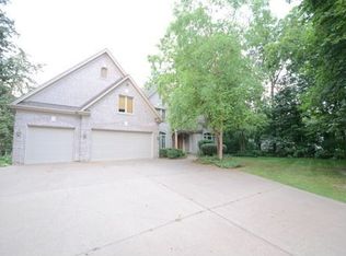 0S431 Summit Dr, Winfield, IL 60190