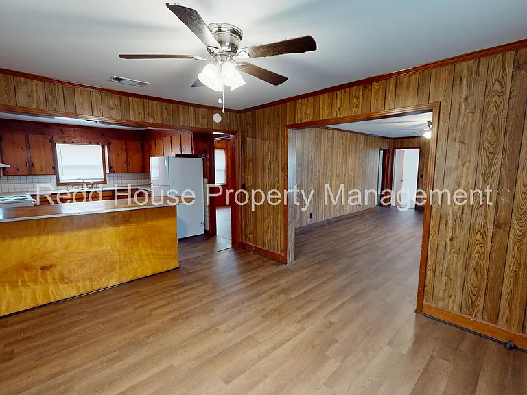 107 S Metcalf St — Photo 8