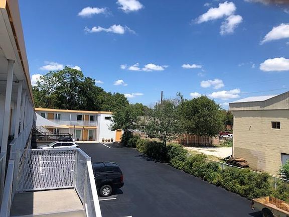 5th image of 1314 Rosewood Ave #202