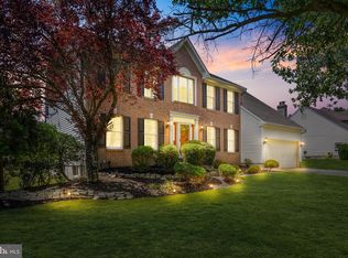 12 Kirkwood Dr, Mount Laurel, NJ 08054