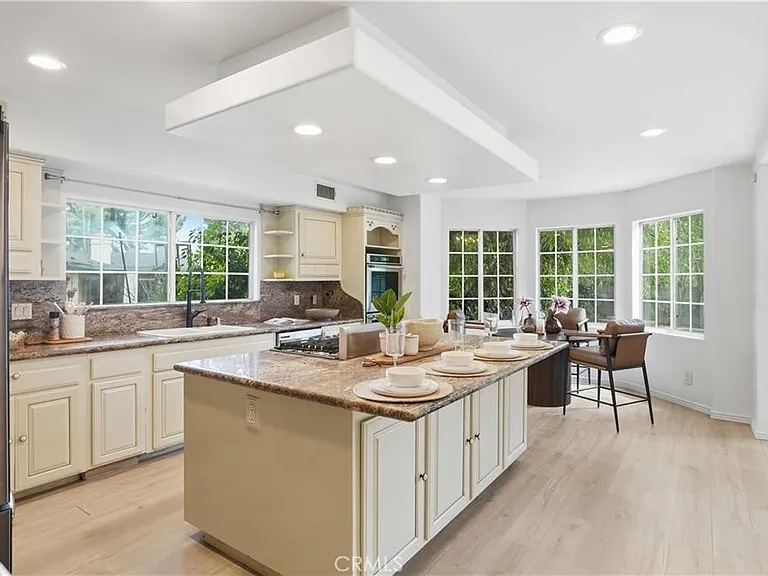 5224 Woodlake Ave — Photo 13