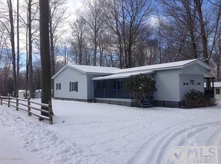 129 Woodchuck Ln, Gouldsboro, PA 18424
