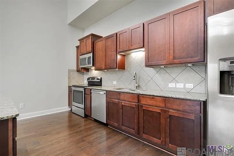 4 bed, 2370 sqft, $2,200 — Photo 3