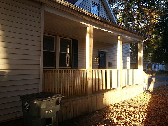 4th image of 1413 N Grand Ave