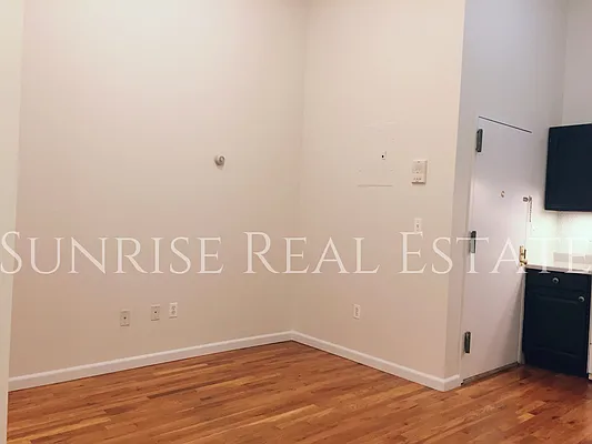 Rented by Sunrise Real Estate | media 25