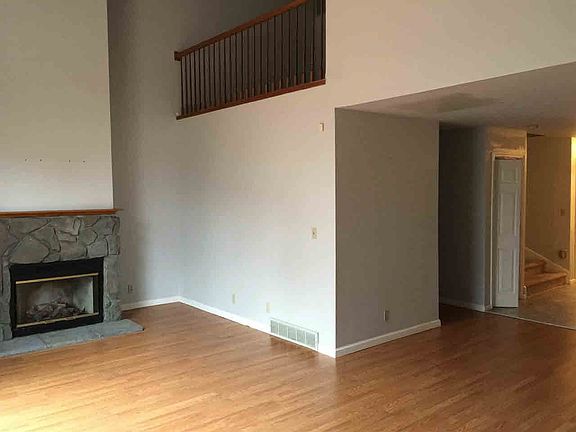 3rd image of 106 Pinebrook Dr #106
