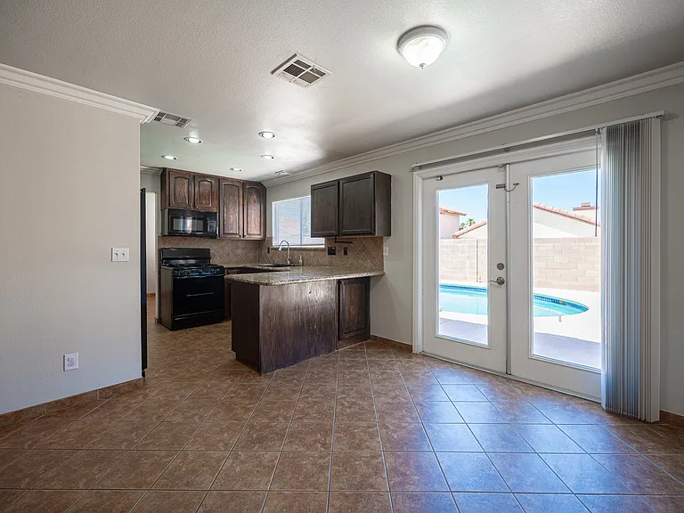 7660 Kalmalii Ave — Photo 11