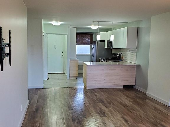5th image of 91 Strawberry Hill Ave APT 124
