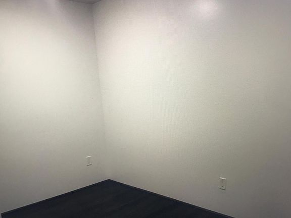 Bedroom w/large closet