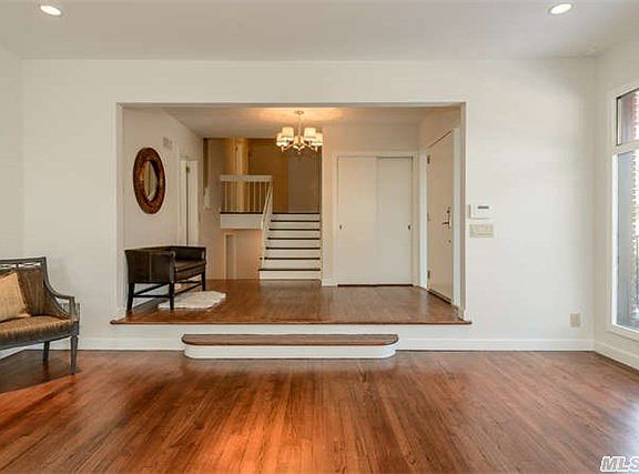 3rd image of 21 Saint Andrews Dr