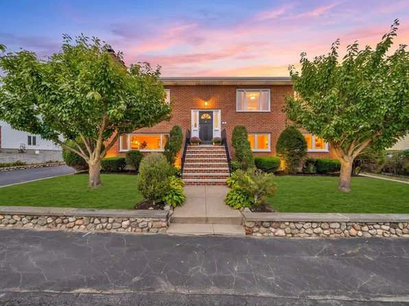 32 Robert Rd, Revere, MA 02151