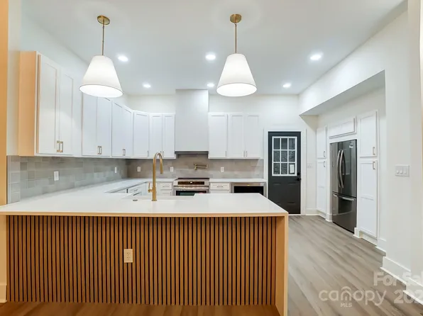 6022 Rexwood Pl, Charlotte, NC 28210