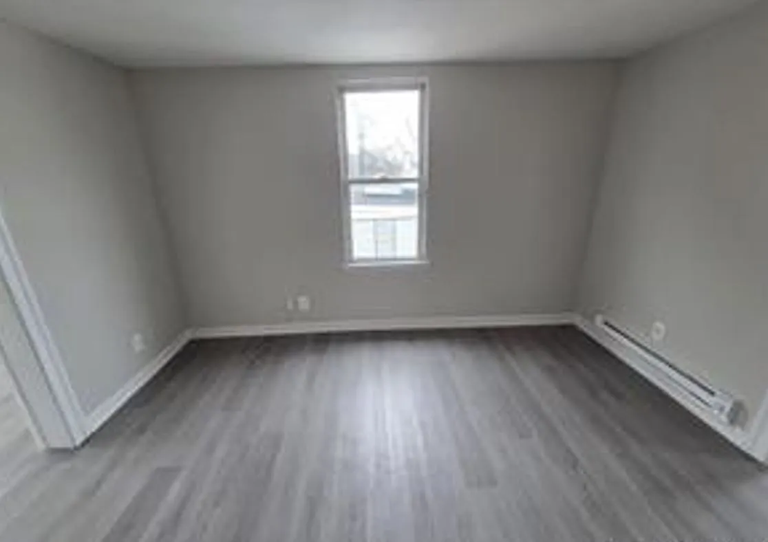 3 bed, 1225 sqft, $3,500 — Photo 2