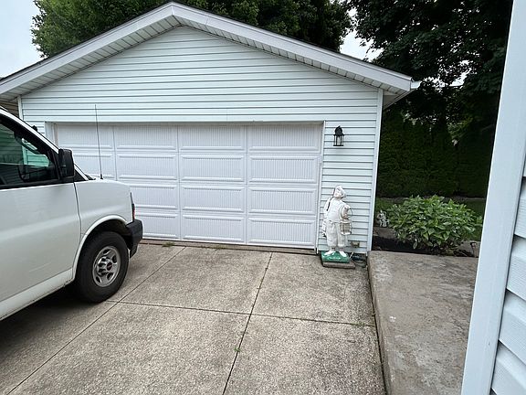 4th image of 4409 Stone Dr