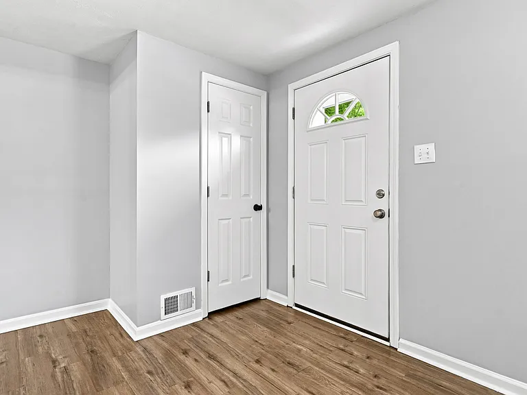 56 Pointview Rd — Photo 4