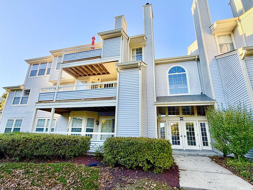 1st image of 304 Trinity Ct #9