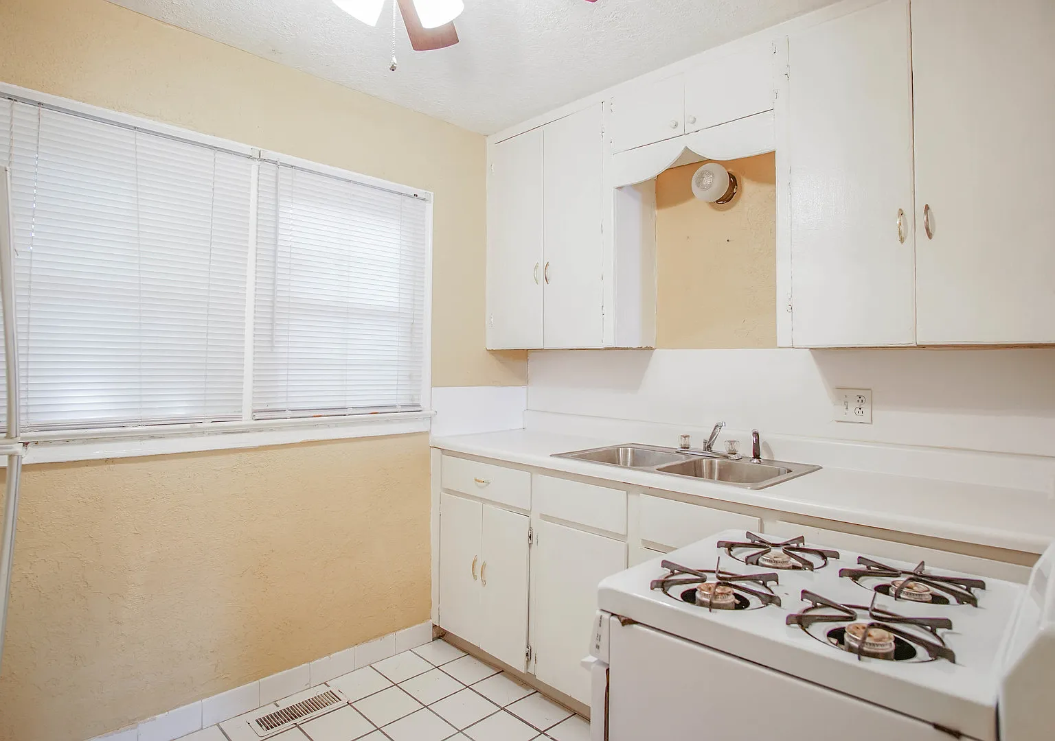 458 College Ave. — Photo 4