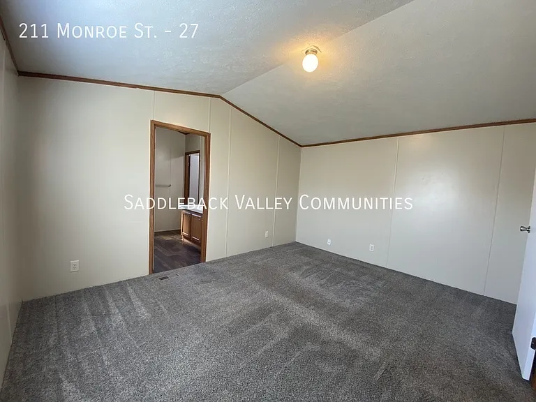 211 Monroe St #27 — Photo 11