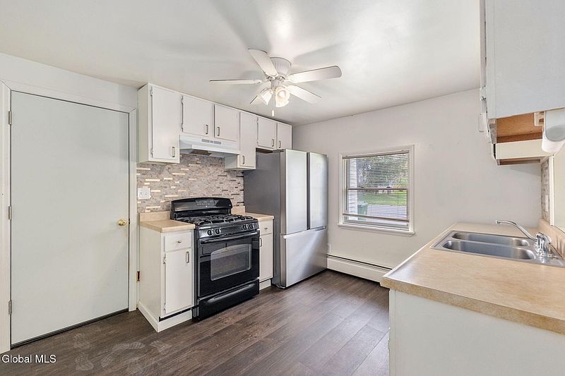 3rd image of 287 New York Avenue