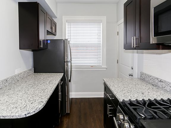 2nd image of 1114 W Glenlake Ave #2