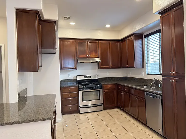 433 Merced Ct — Photo 5