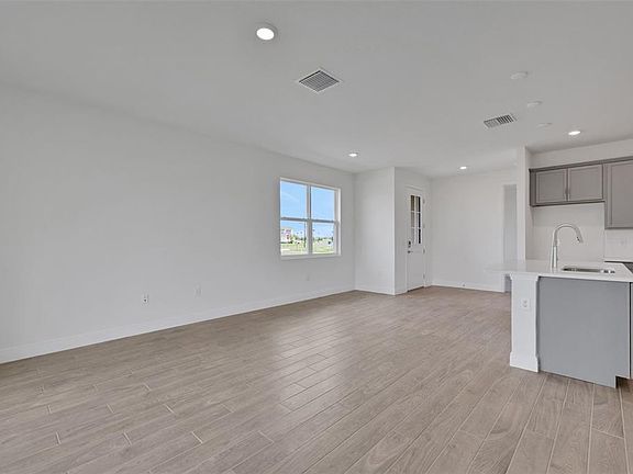 5th image of 7562 Sea Oak Ct