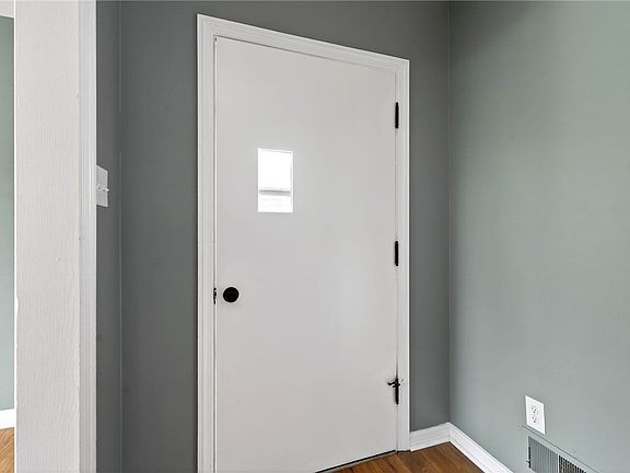 5th image of 529 Kensington St
