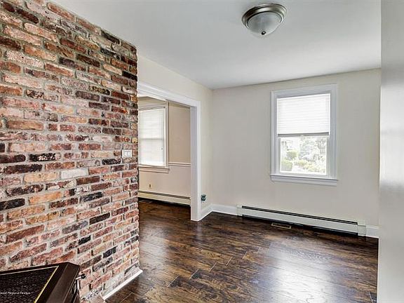 5th image of 9 Briarcliff Pl