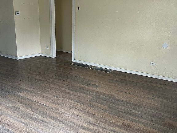 4th image of 619 Sutton Dr