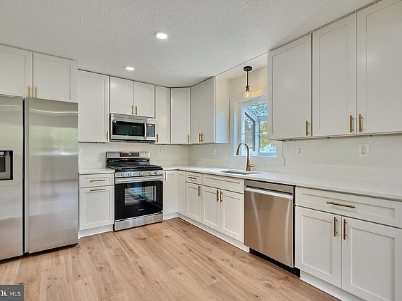 4th image of 522 S Law St