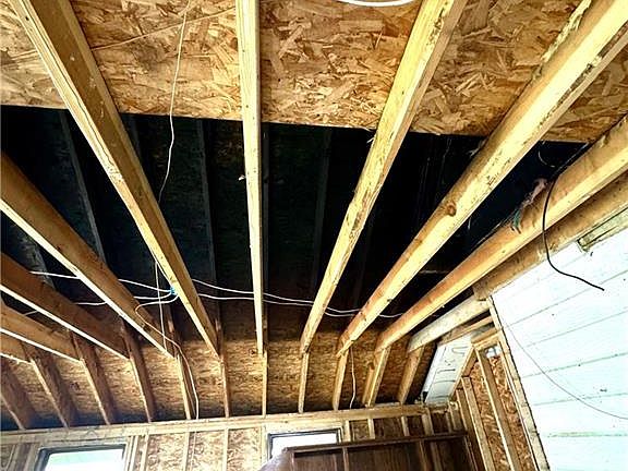 5th image of 617 N Houston St