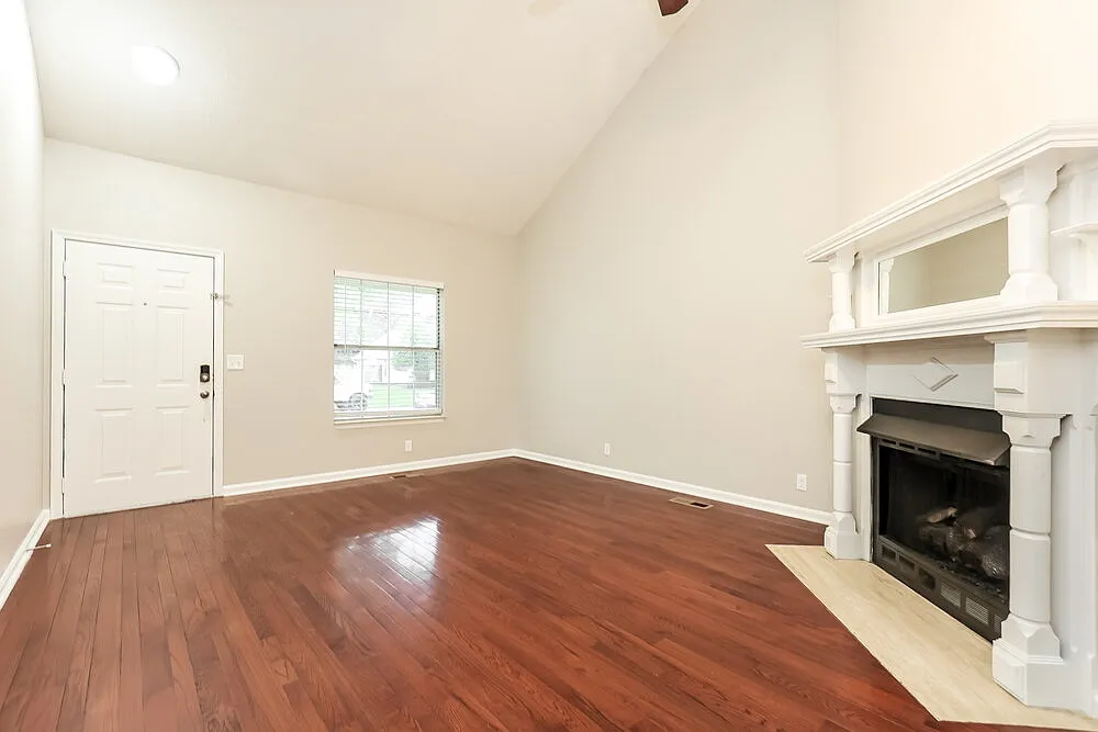 3 bed, 2.0 bath, 1516 sqft, $2,350 — Photo 3