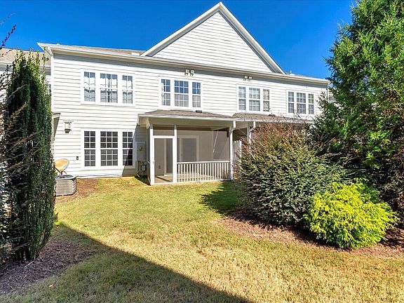 5th image of 1006 Bartlett Cir
