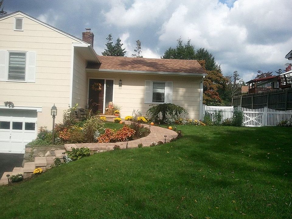 1st image of 1 Brentwood Dr