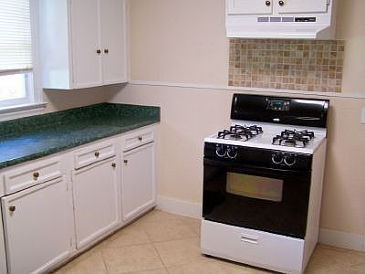 4th image of 916 Park Ave