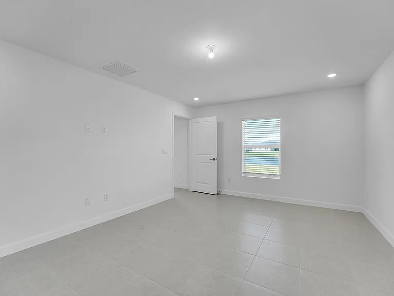 6394 NW Windwood Way — Photo 11
