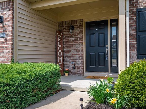 4th image of 11860 Traymoore Dr