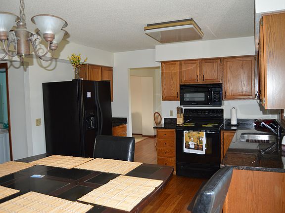 Eat-In Kitchen