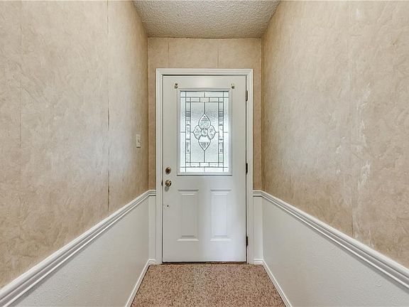 3rd image of 120 Faircrest Dr