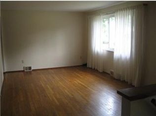 8 Pyrenees Dr, Pittsburgh, PA 15239