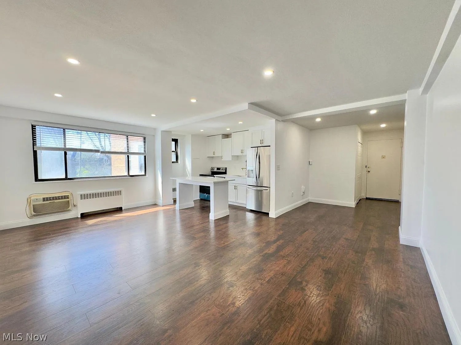 2 bed, 1.0 bath, 841 sqft, $1,700 — Photo 4