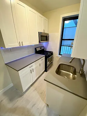 Rented by LRGNY Group, Inc. | media 39