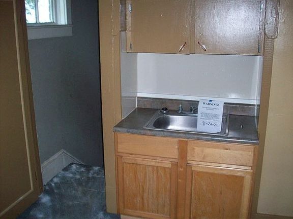 4th image of 849 W Forest Ave