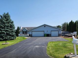 28835 Oak Hill Ln, Waterford, WI 53185