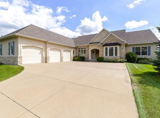 5627 Butterfield Ct, Bettendorf, IA 52722