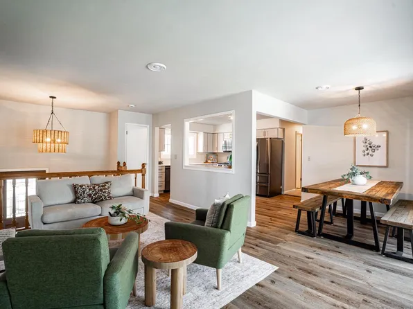 1452 North Lapham STREET, Oconomowoc, WI 53066
